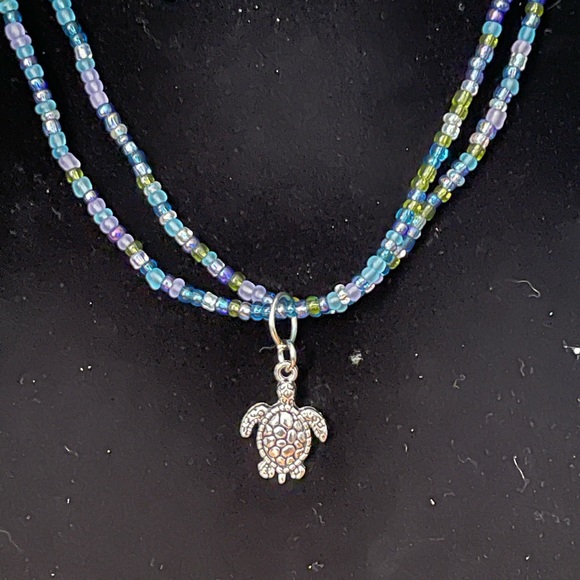 Turtle necklace and earrings - Picture 2 of 3